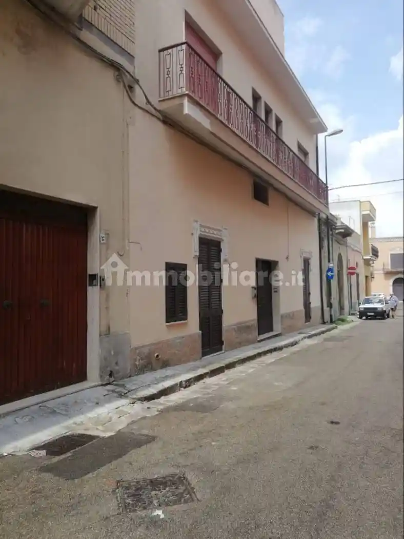 Palazzo - Edificio in vendita a Aradeo