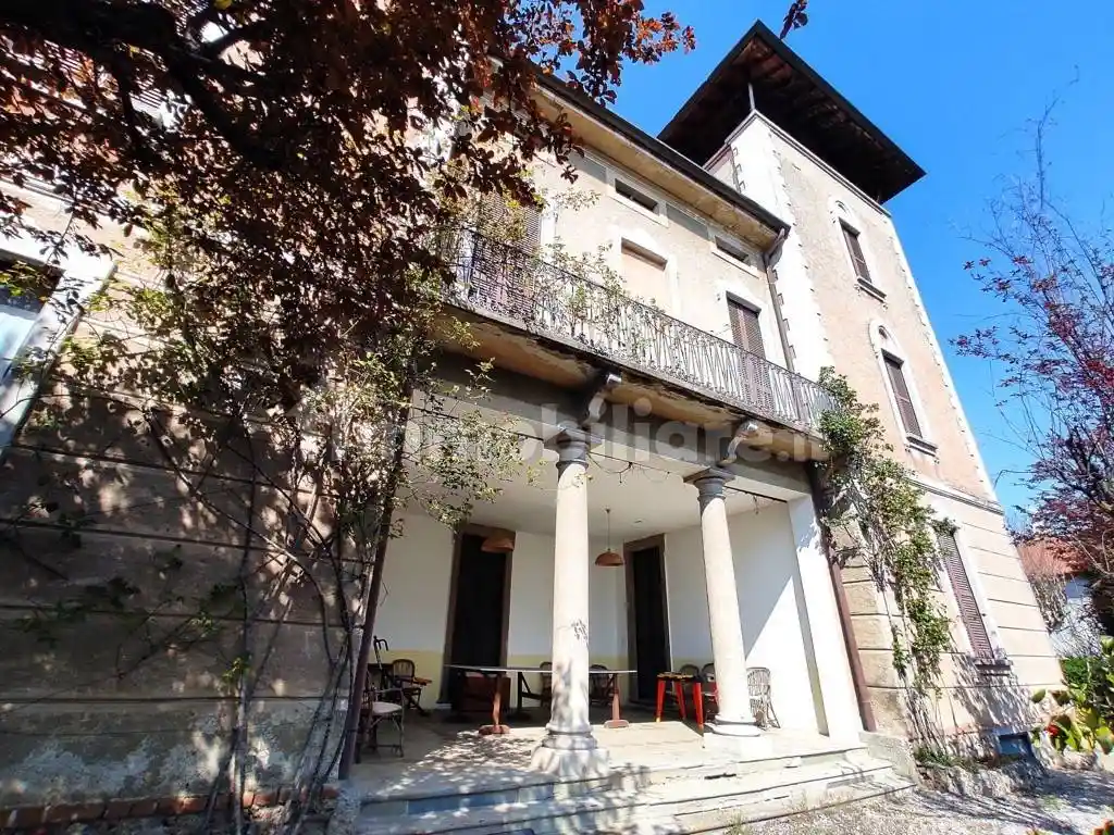 Villa in vendita a Lambrugo