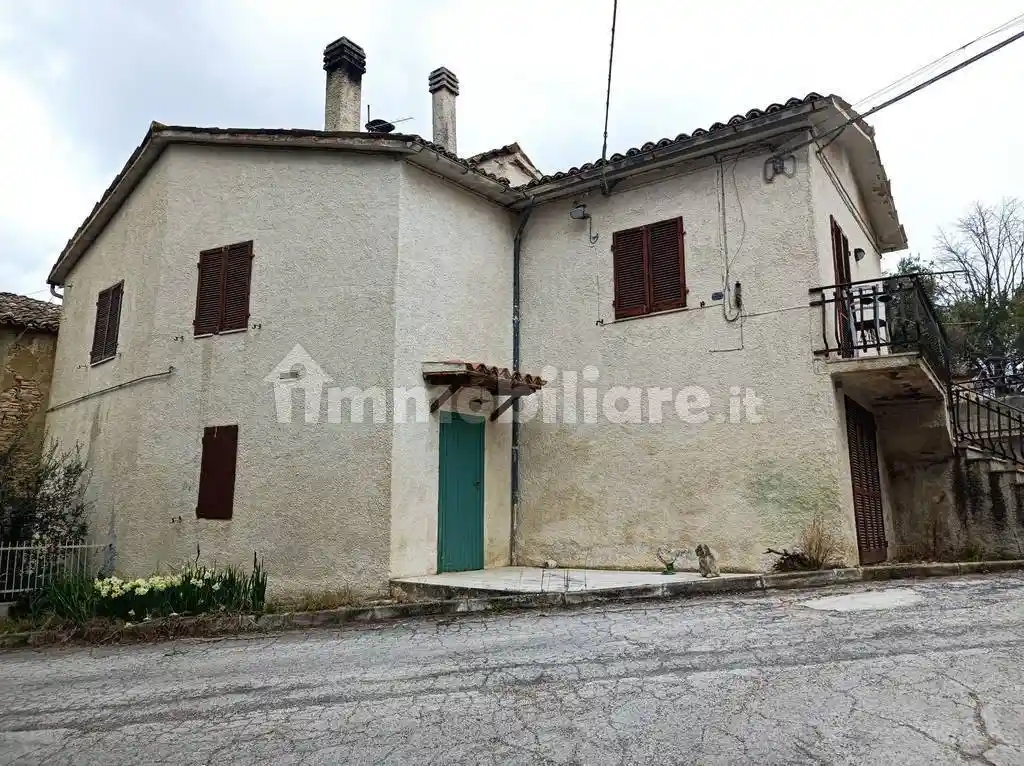Casa indipendente in vendita a San Severino Marche