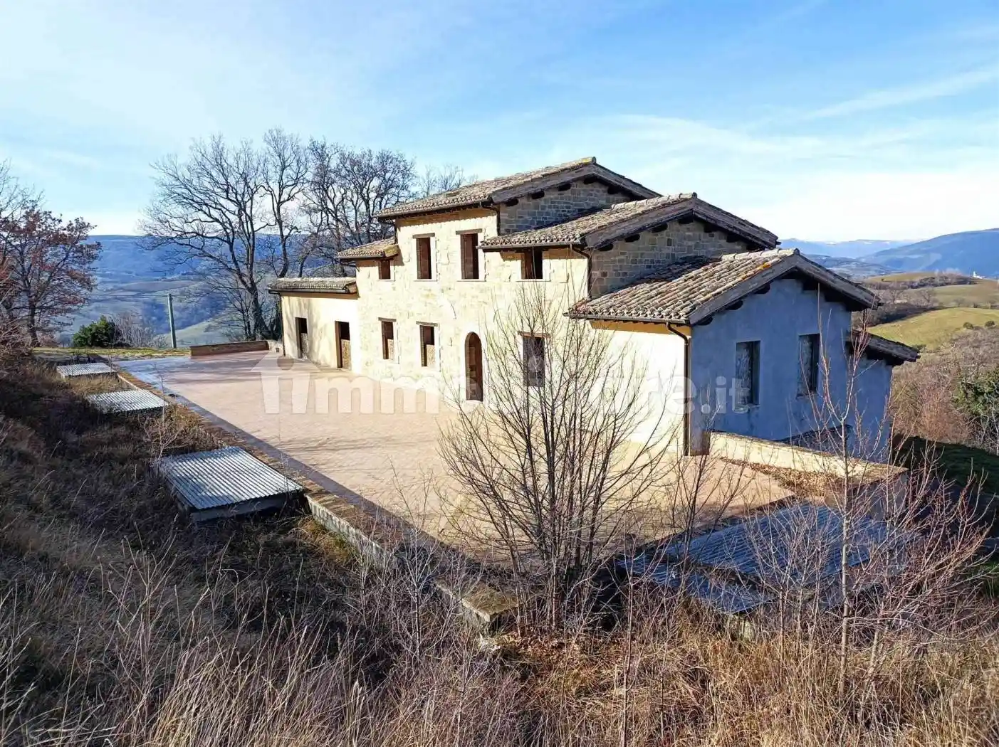 Villa in vendita a San Severino Marche
