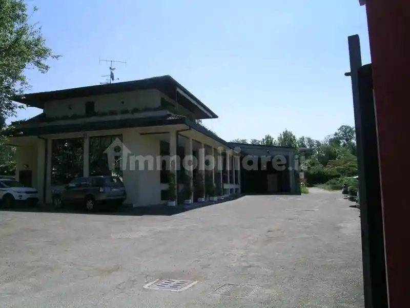 Palazzo - Edificio in vendita a Gavirate