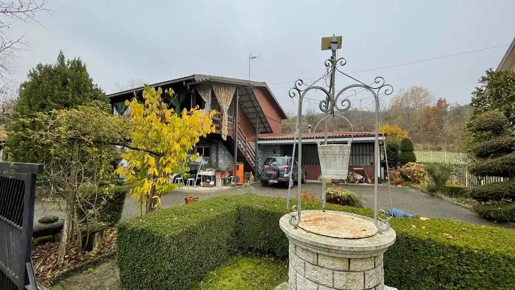 Villa in vendita a Calamandrana