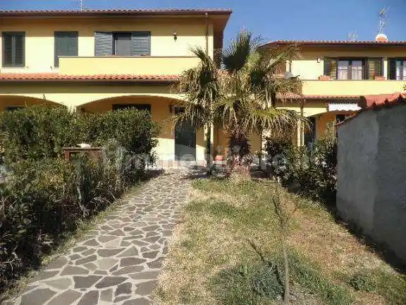 Appartamento in vendita a Castellina Marittima