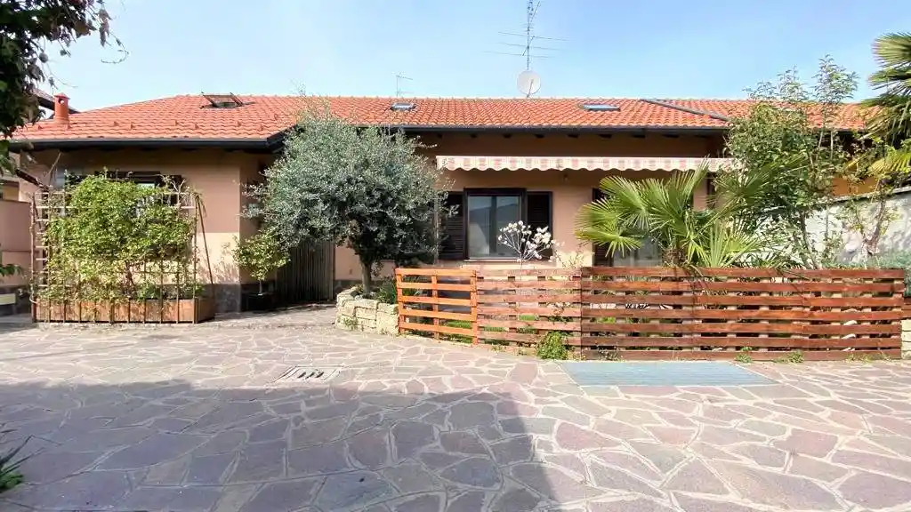 Villa in vendita a Casorezzo