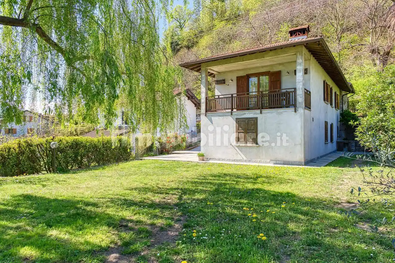Villa in vendita a Pianello del Lario
