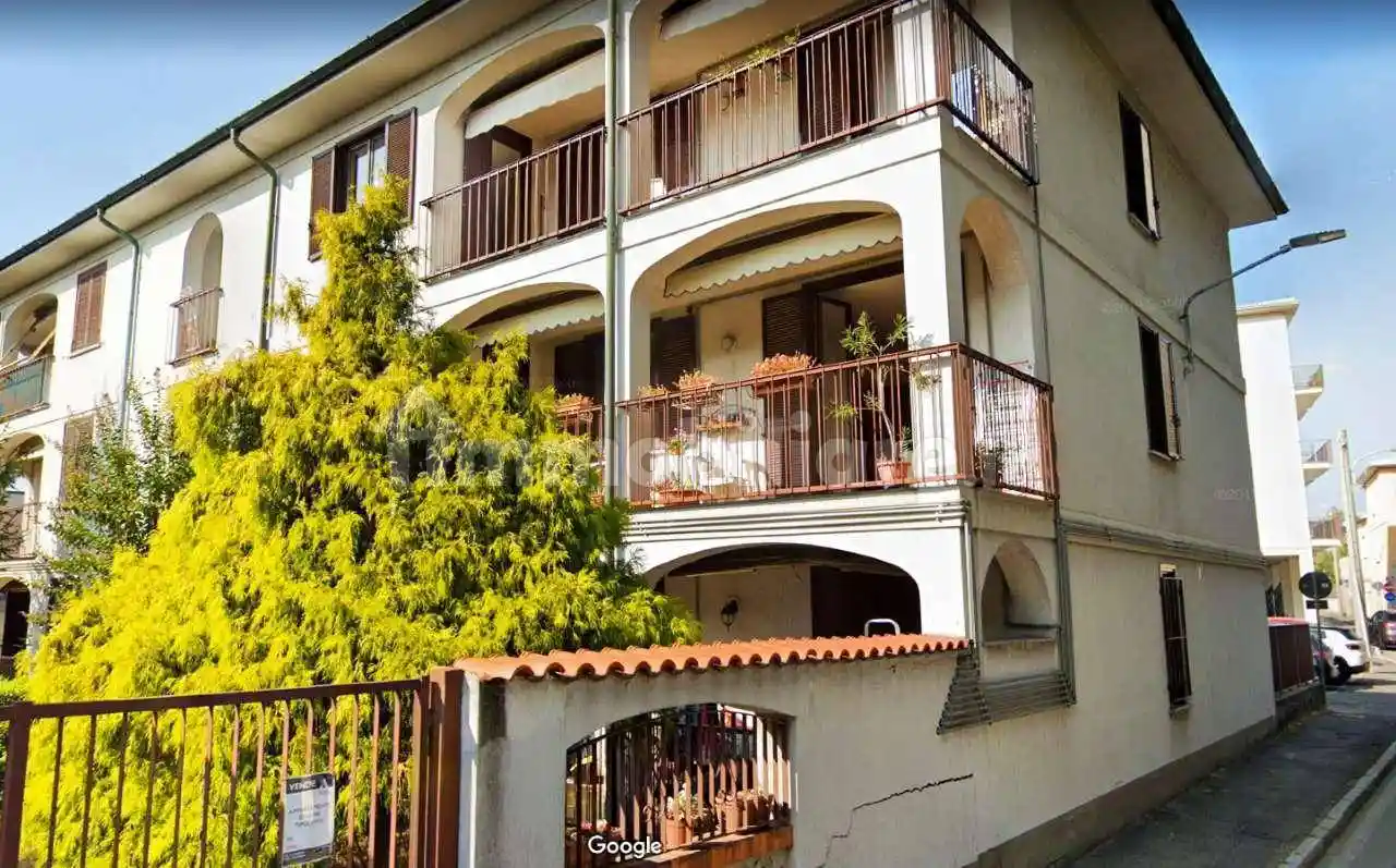 Palazzo - Edificio in vendita a Gorla Minore