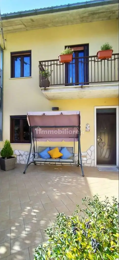 Villetta a schiera in vendita a Pizzoli