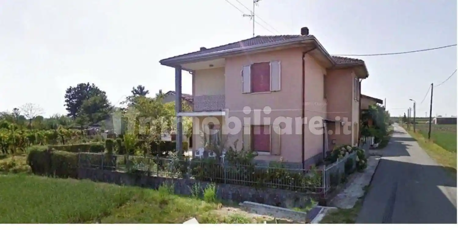 Villa in vendita a Pinarolo Po