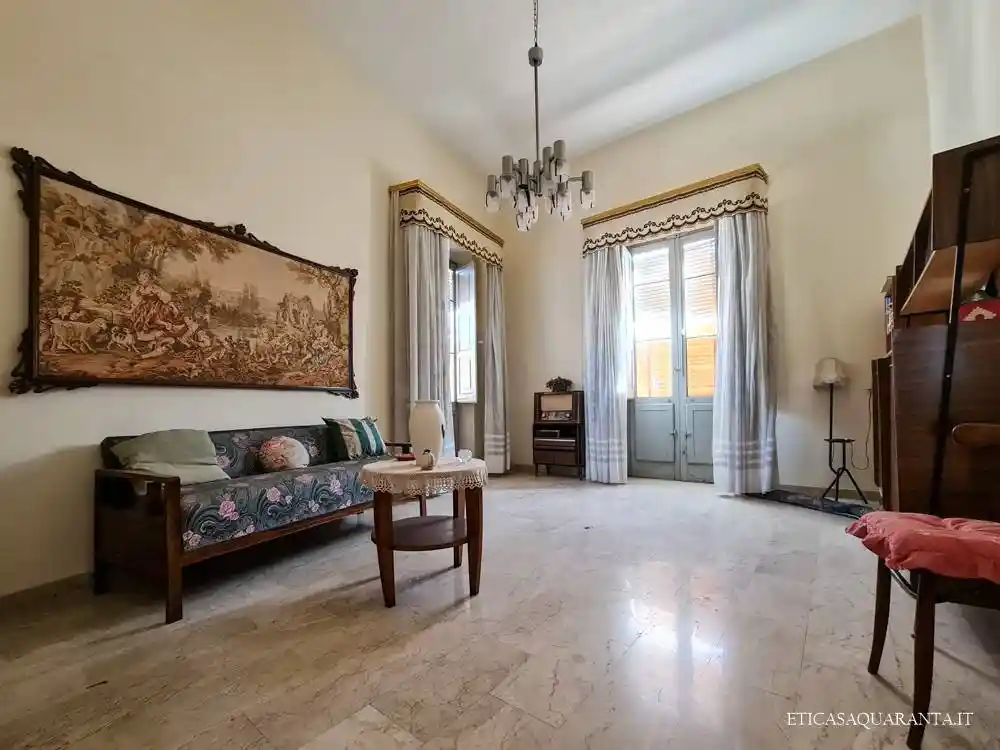 Palazzo - Edificio in vendita a San Giorgio Ionico