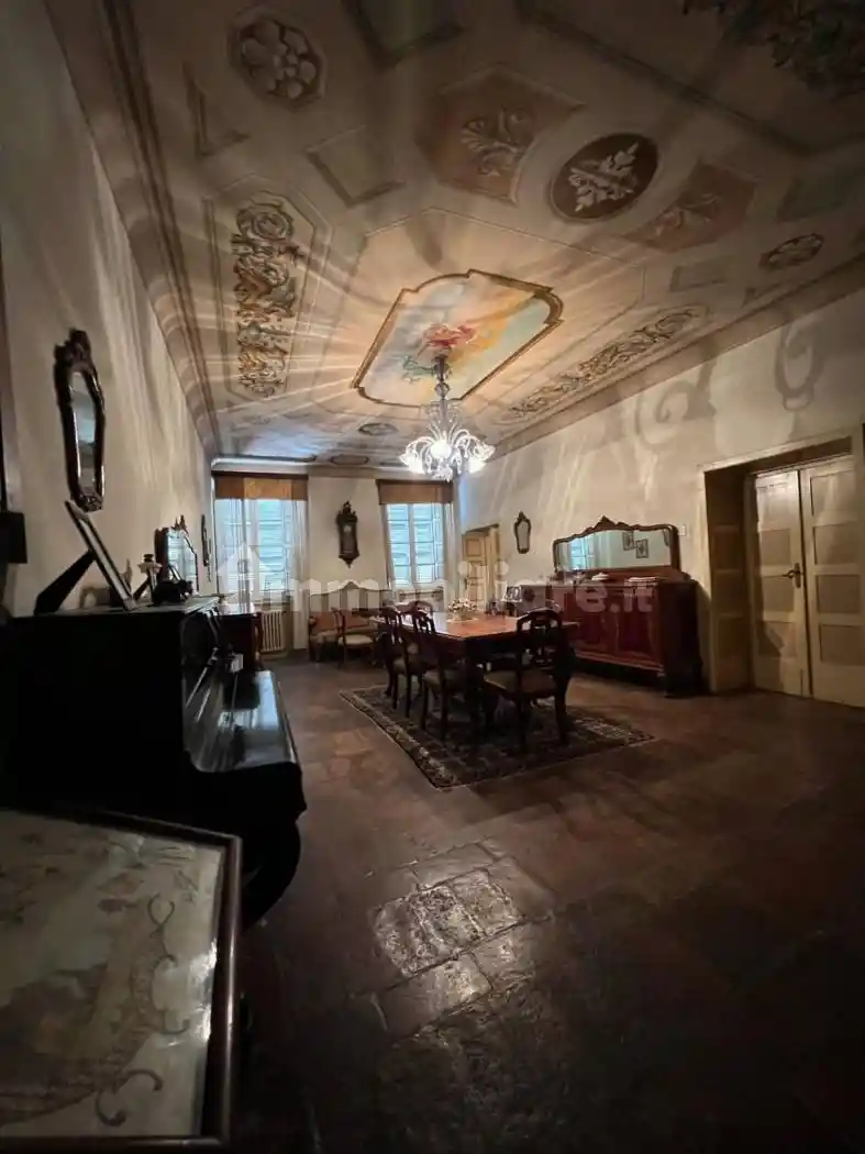 Palazzo - Edificio in vendita a Petritoli