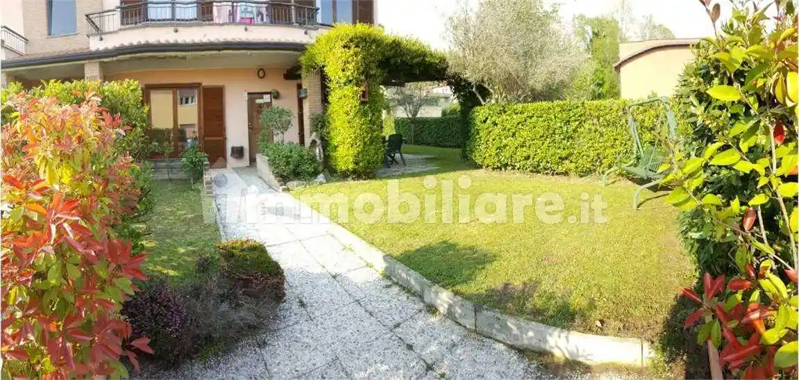 Appartamento in vendita a Capiago Intimiano