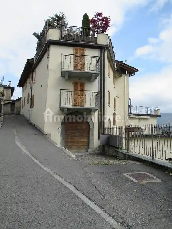 Appartamento in vendita a Teglio