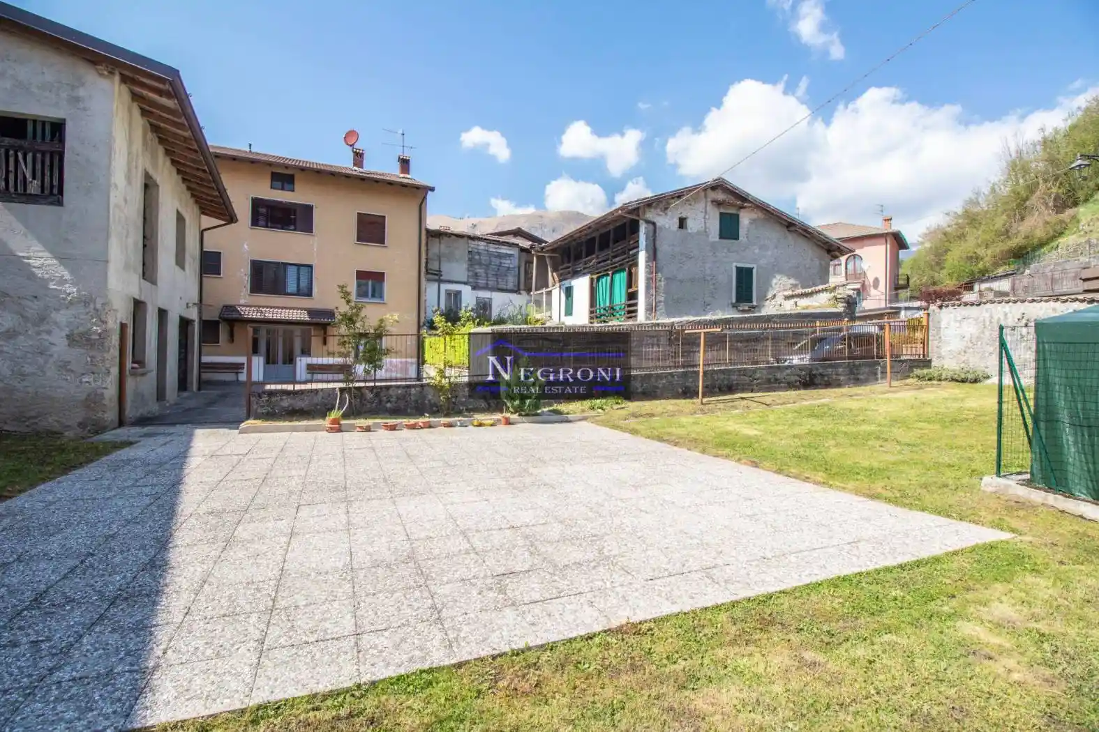 Palazzo - Edificio in vendita a Onore