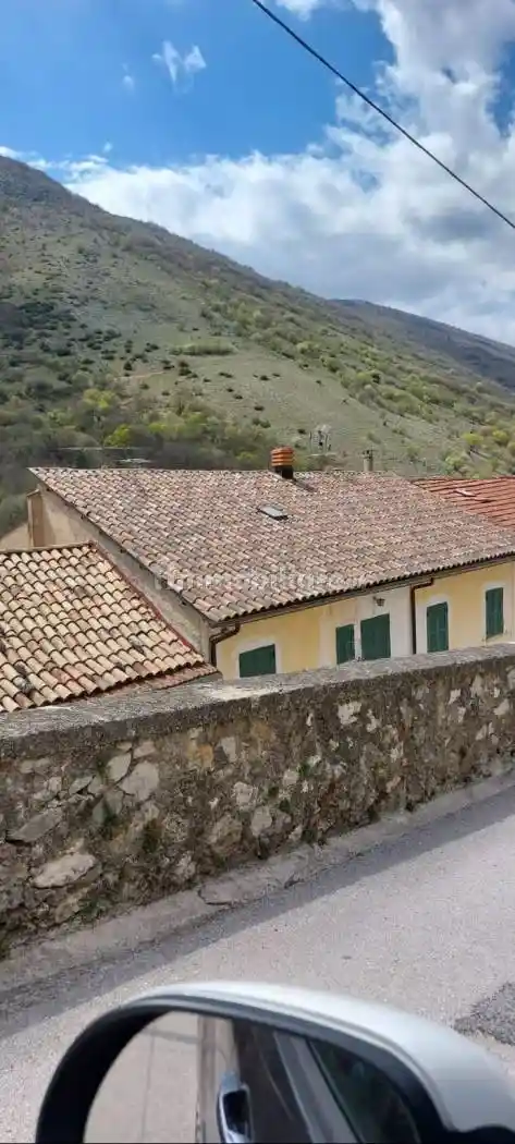 Terratetto unifamiliare via Fuori le Mura 55, Corcumello, Capistrello - foto 2