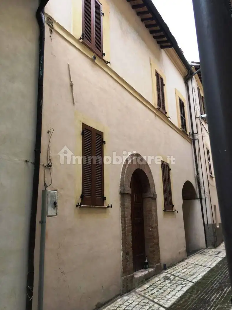 Casa indipendente in vendita a Foligno