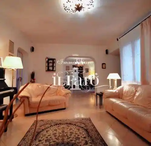 Villa in vendita a Cascina