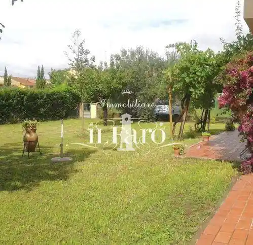 Villa in vendita a Cascina