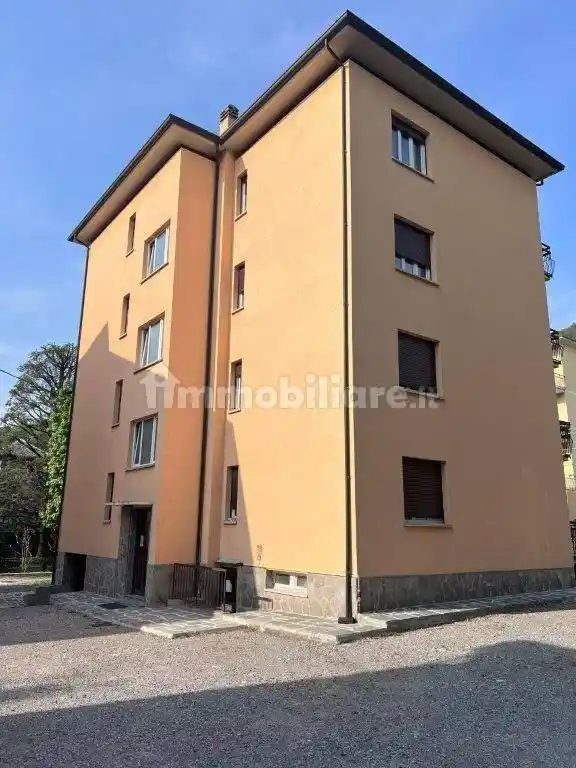 Appartamento in affitto a Canzo