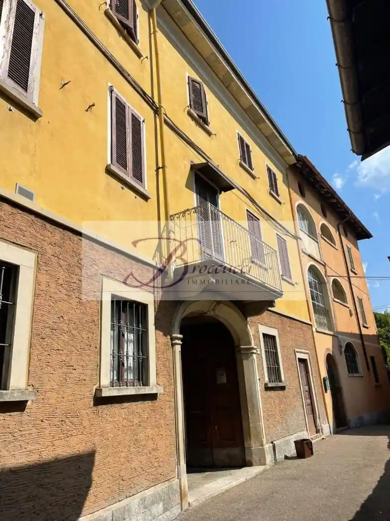 Appartamento in vendita a Besano