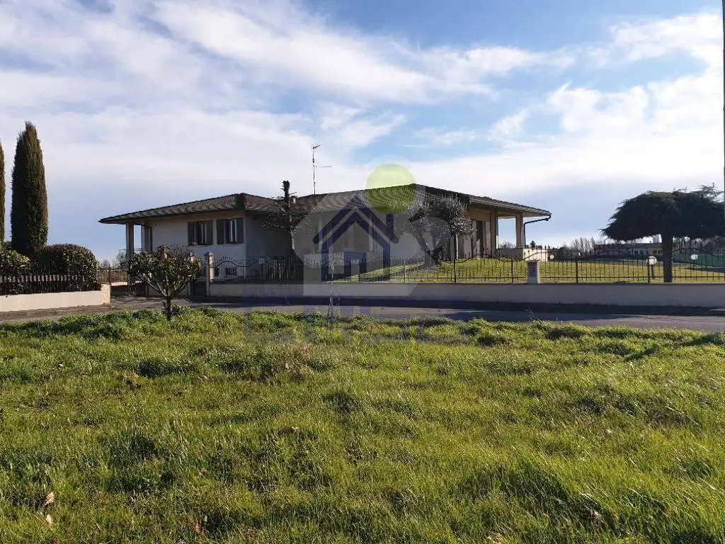 Villa in vendita a Seniga