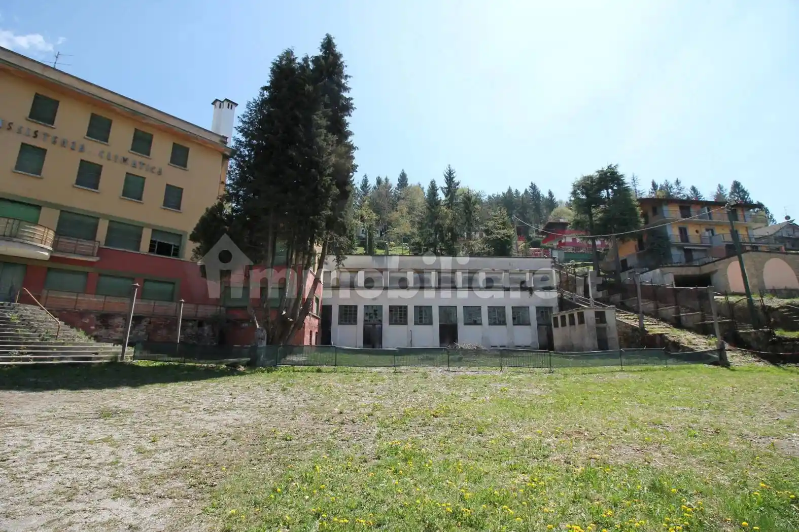 Palazzo - Edificio in vendita a Selvino