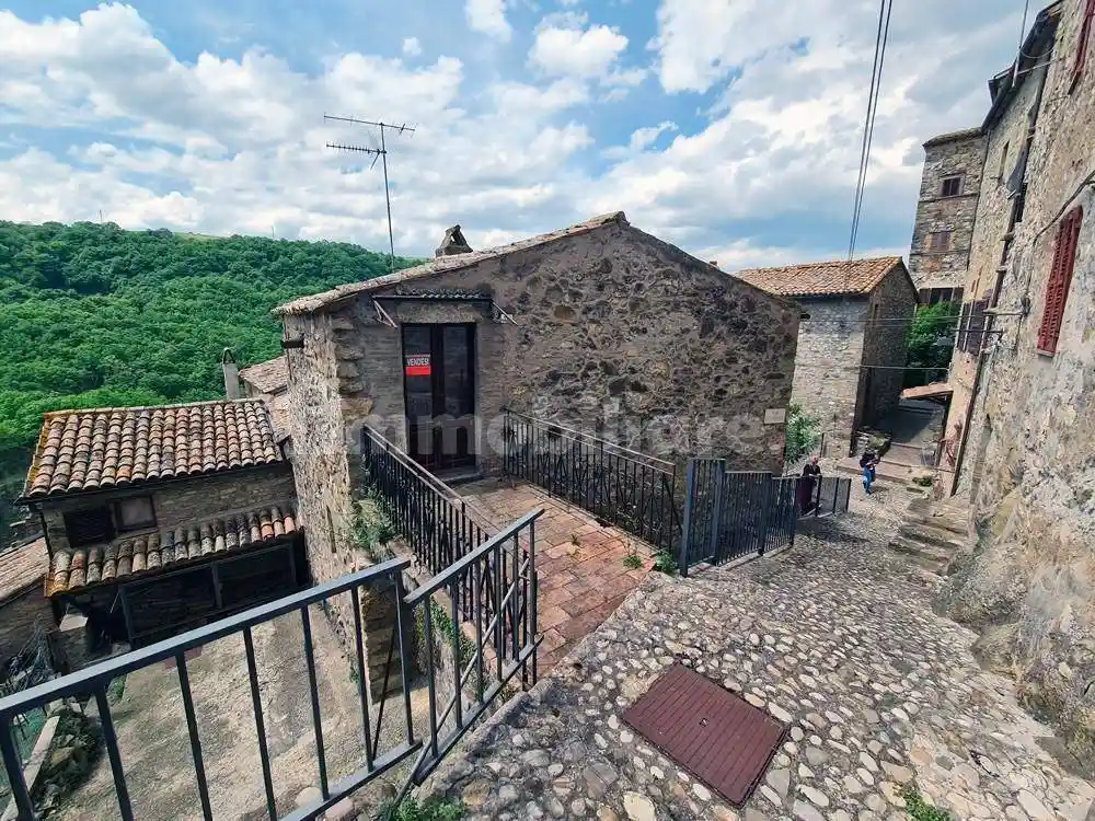 Casa indipendente in vendita a Baschi