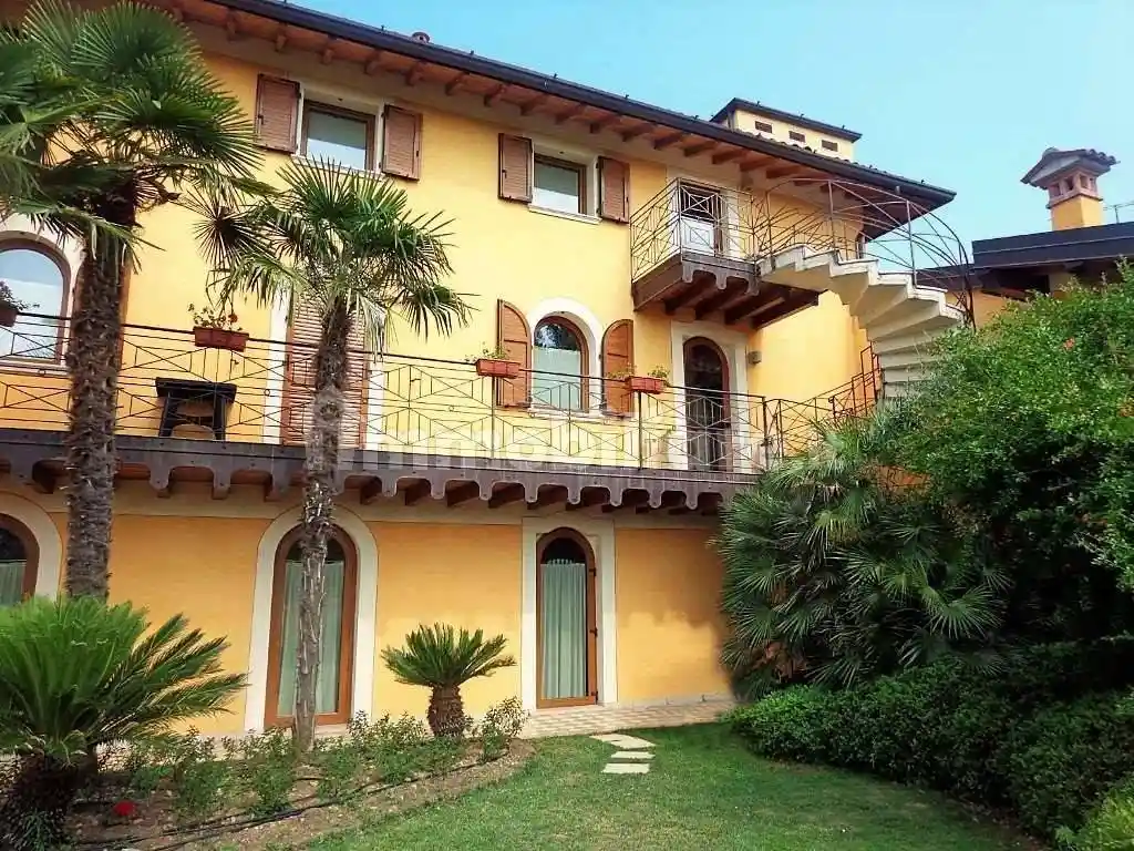 Palazzo - Edificio in vendita a Manerba del Garda