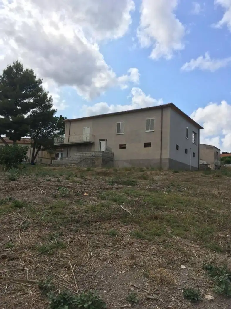 Palazzo - Edificio in vendita a Laerru