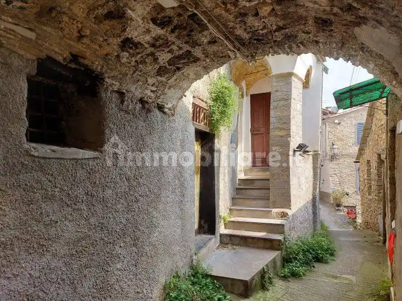 Rustico - Casale in vendita a Prelà