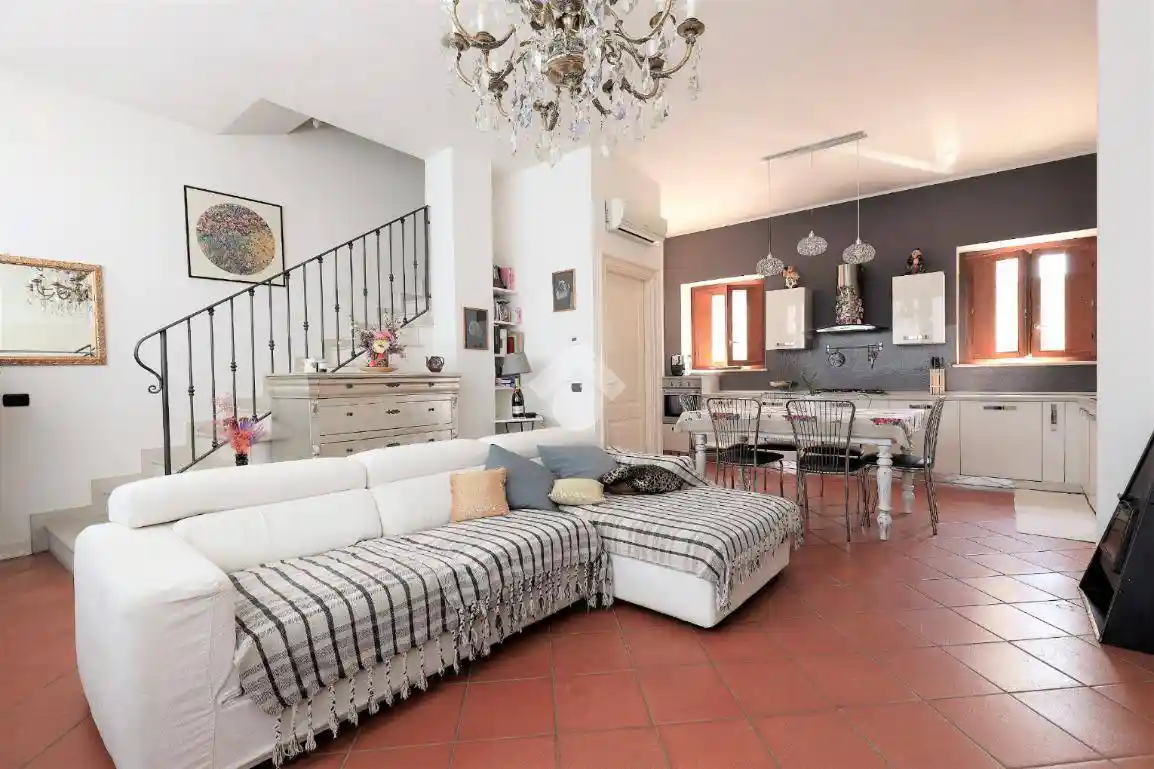 Casa indipendente in vendita a Lonato del Garda