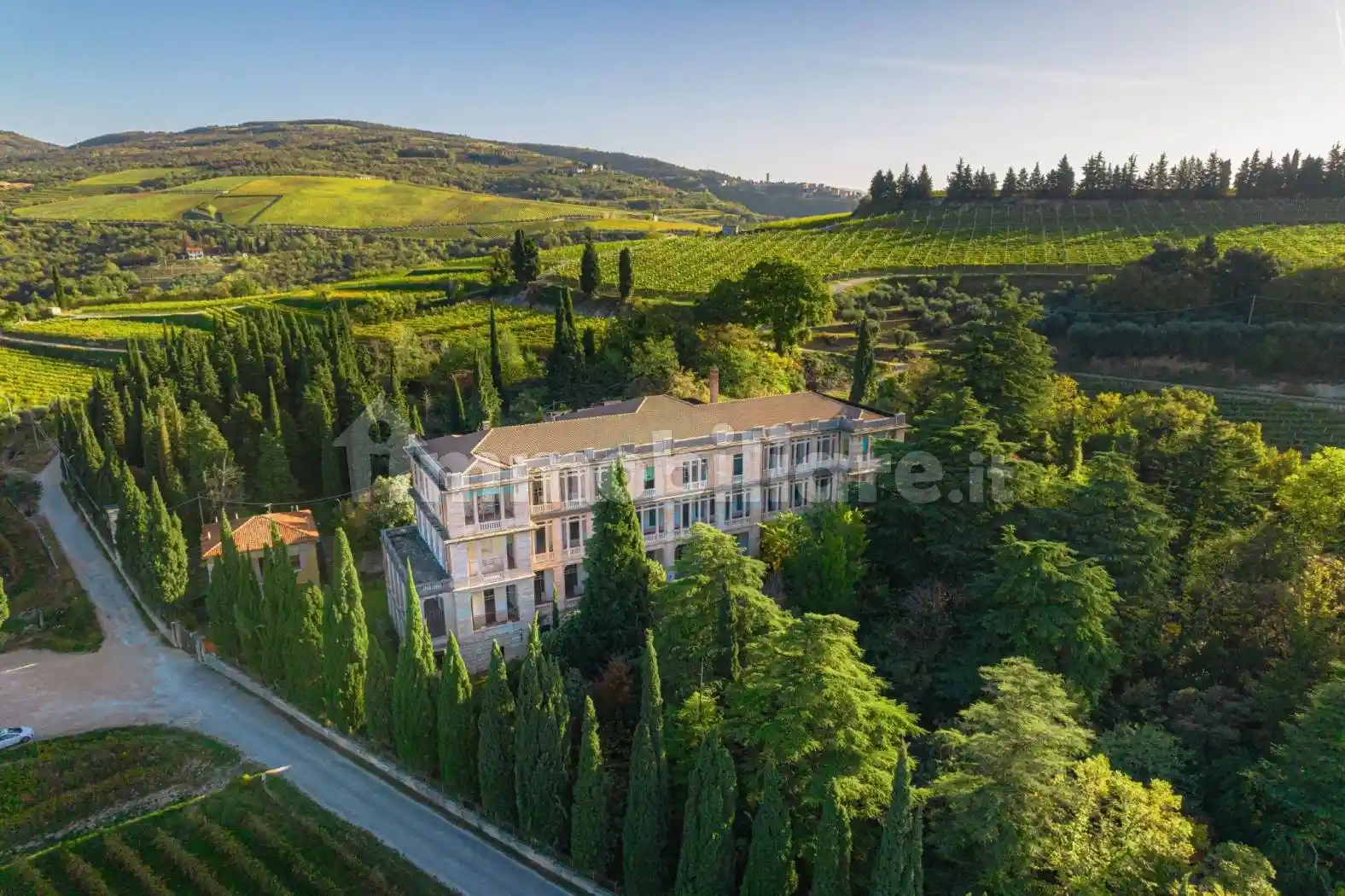 Palazzo - Edificio in vendita a Sant'Ambrogio di Valpolicella
