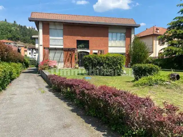 Villa in vendita a Borgosesia