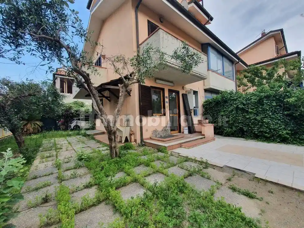 Villa in vendita a Viareggio
