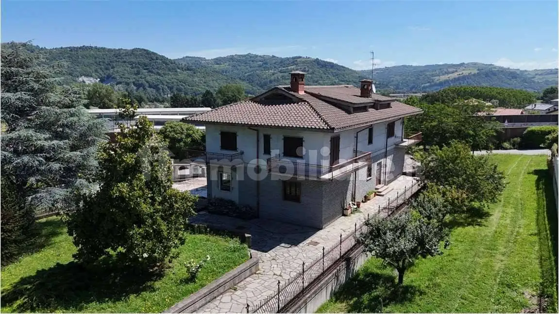 Villa in vendita a Lesegno