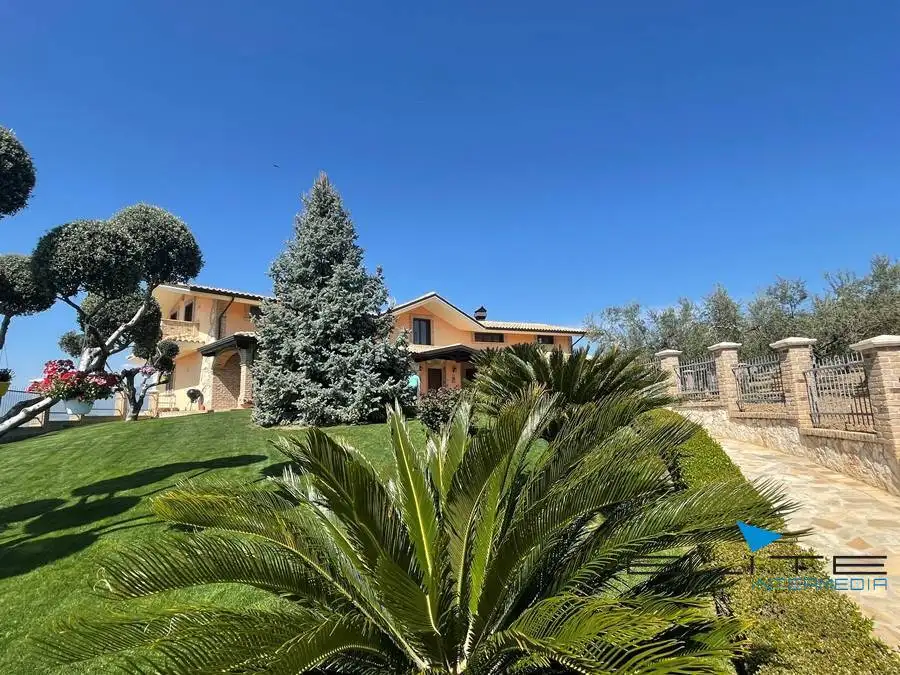 Villa in vendita a Città Sant'Angelo