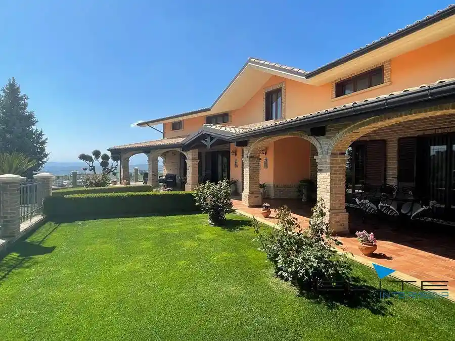 Villa unifamiliare Strada Gaglierano, Città Sant'Angelo - foto 3