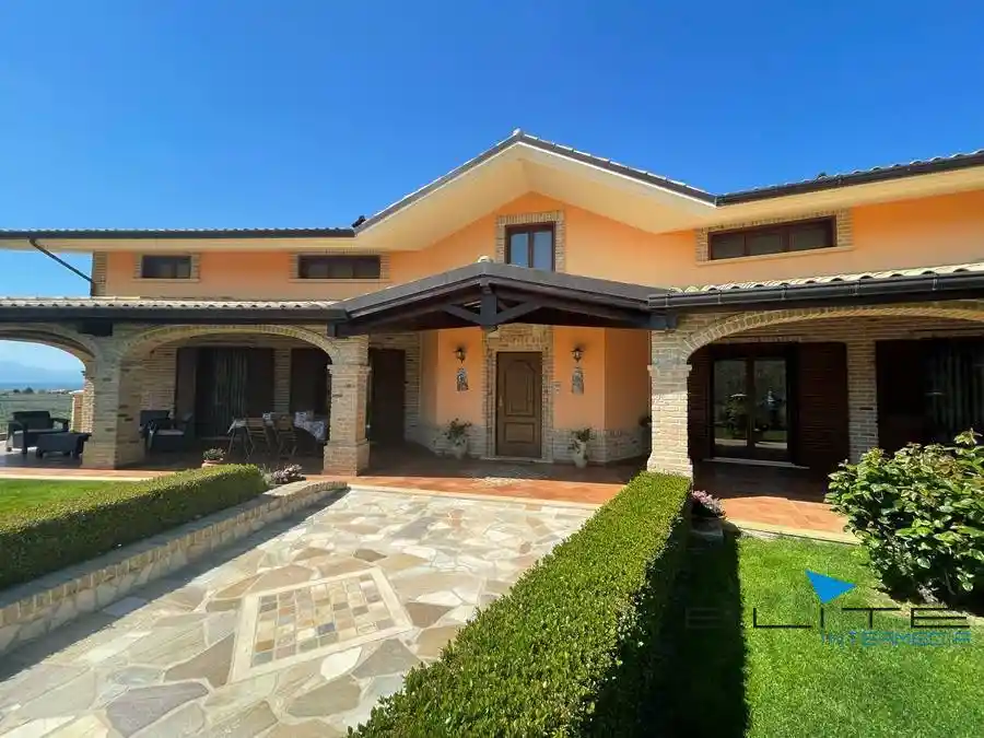 Villa unifamiliare Strada Gaglierano, Città Sant'Angelo - foto 5