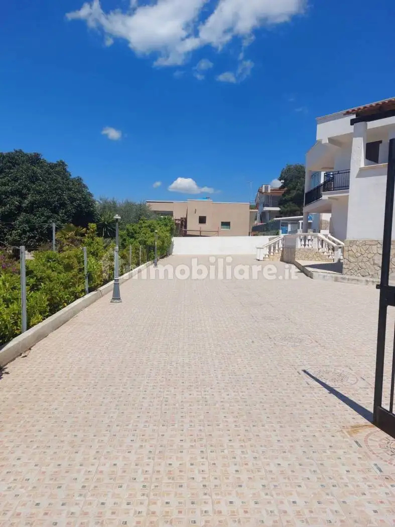 Villa in affitto a Pulsano