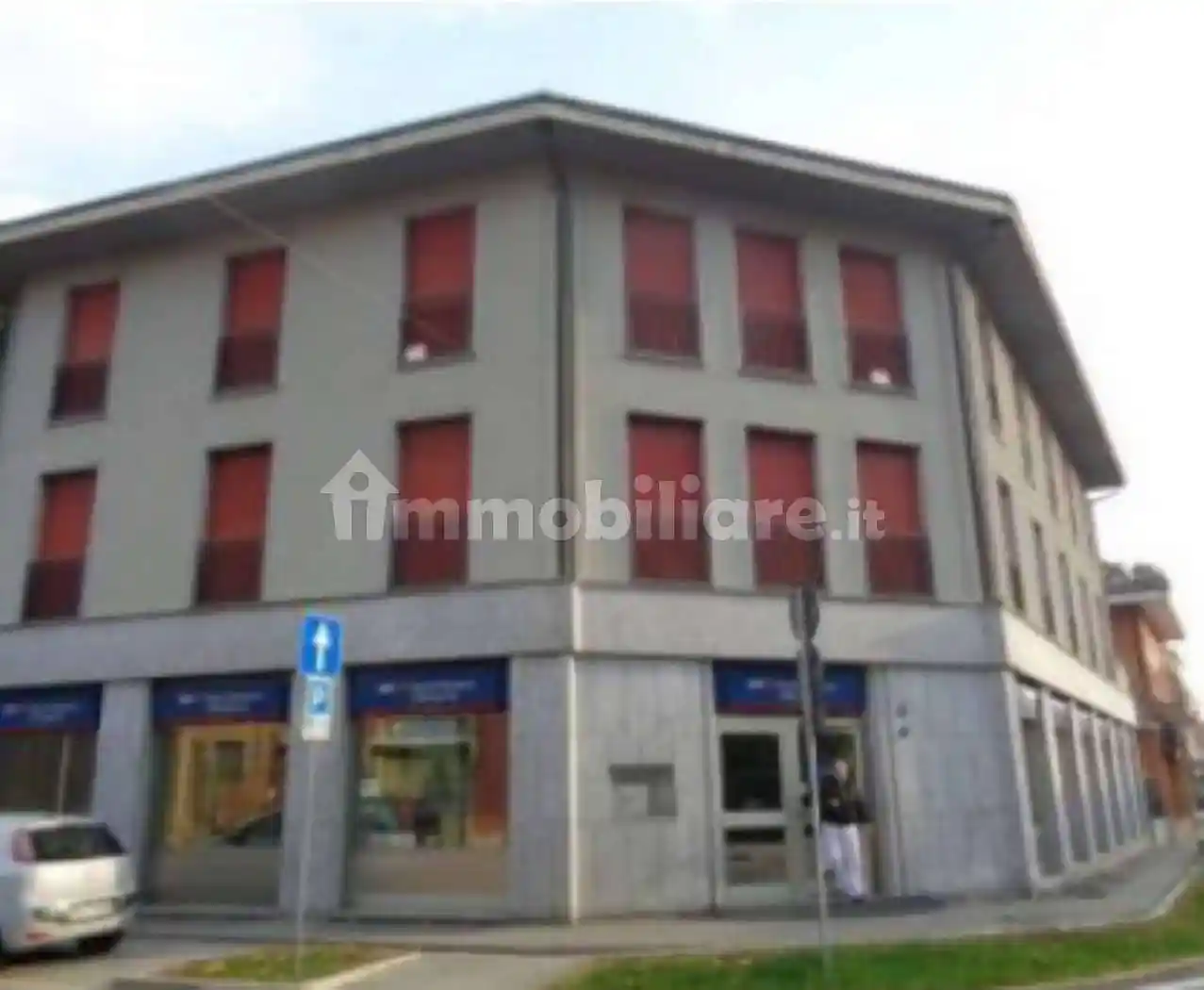 Palazzo - Edificio in vendita a Azzate