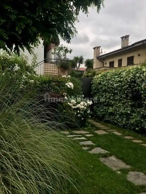 Casa indipendente in vendita a Montignoso