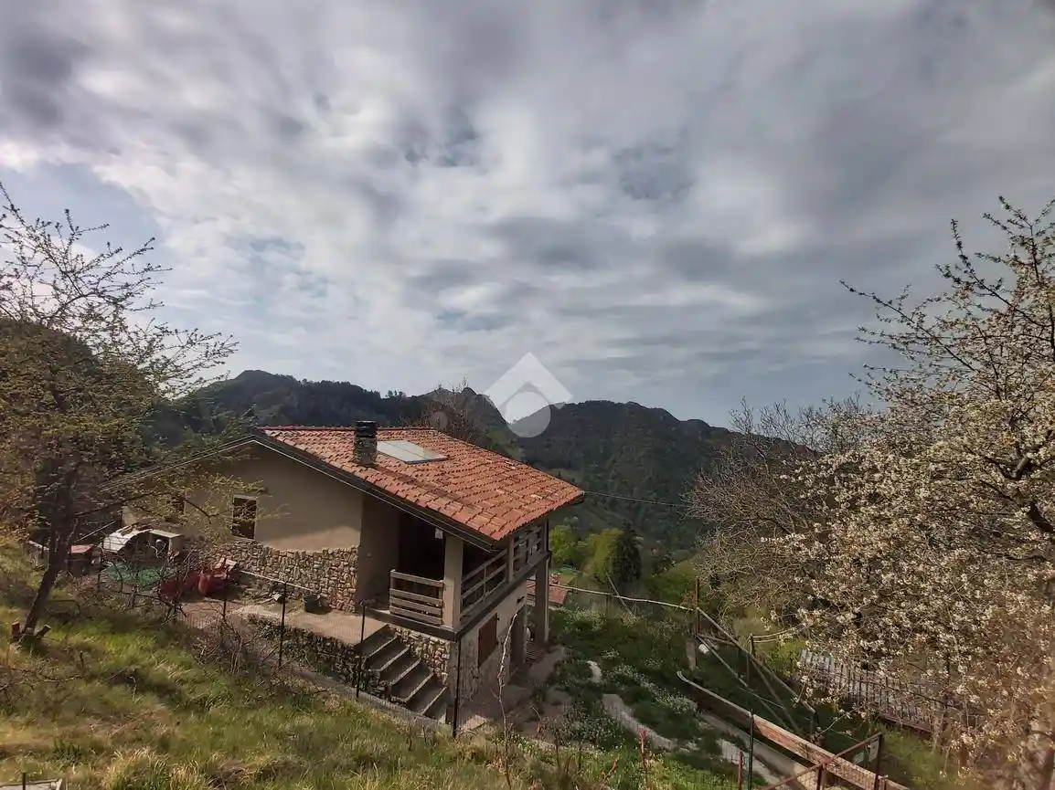 Rustico - Casale in vendita a Marone