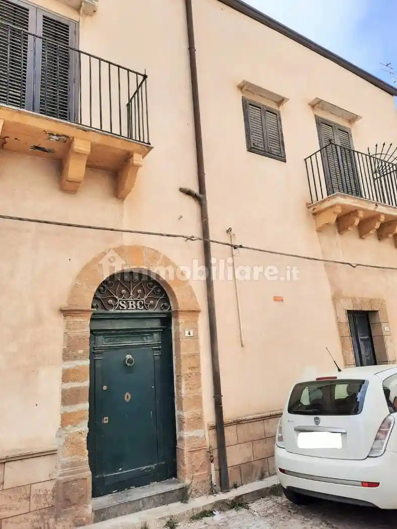 Palazzo - Edificio in vendita a Partinico