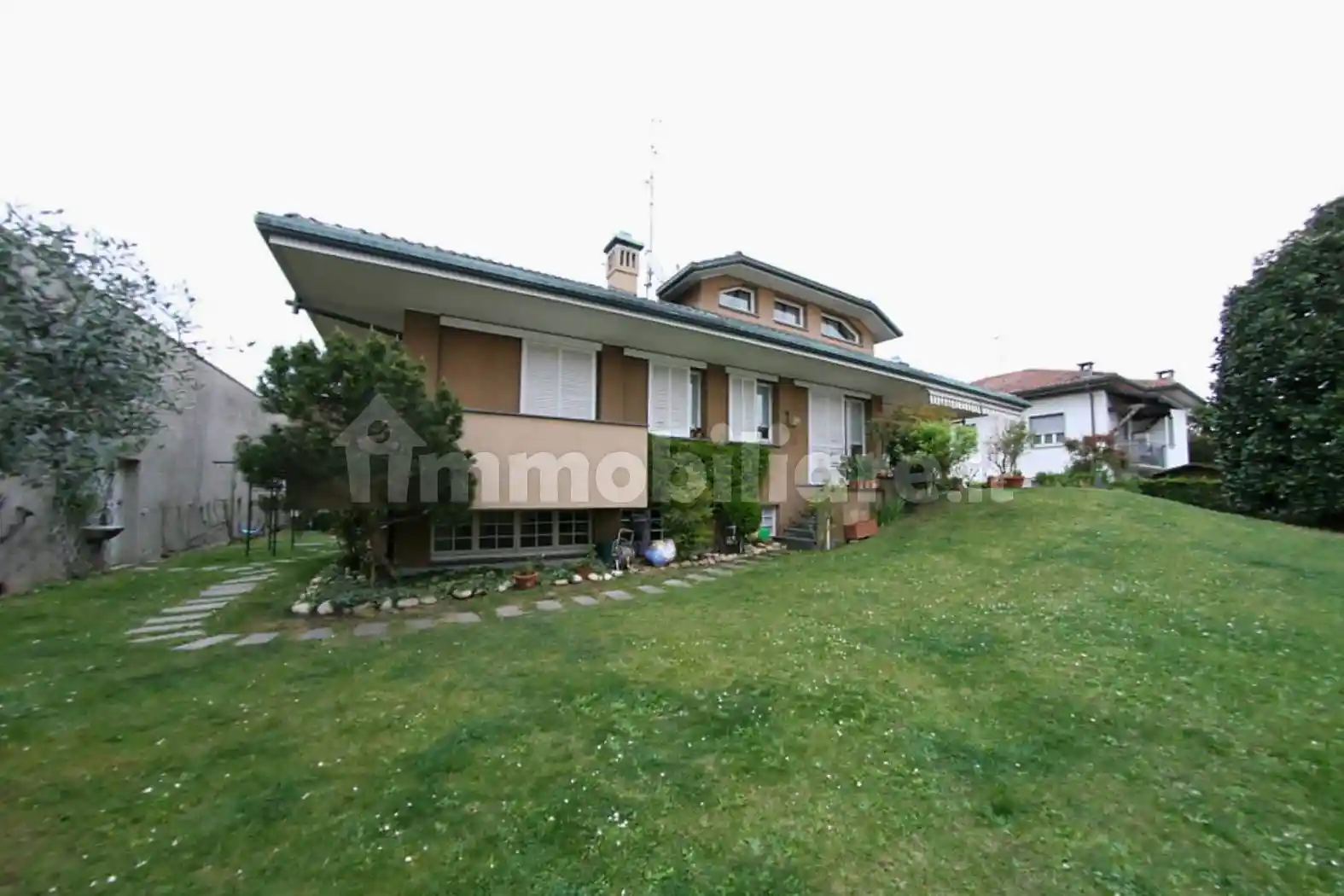 Villa in vendita a Lonate Pozzolo