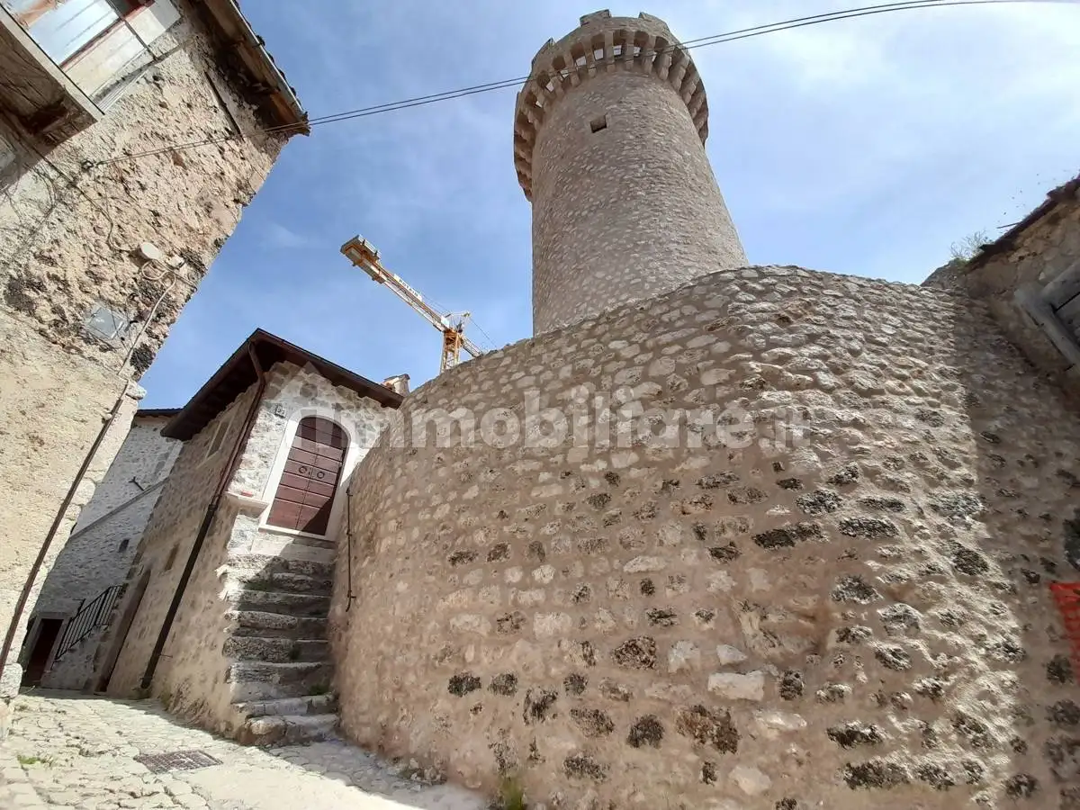 Casa indipendente in vendita a Santo Stefano di Sessanio