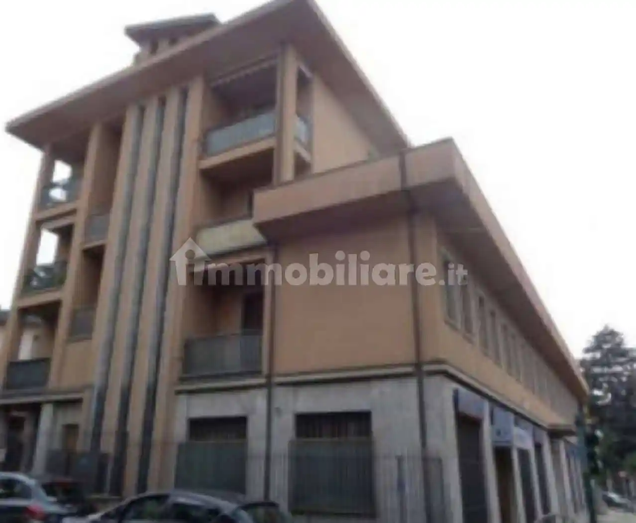 Palazzo - Edificio in vendita a Gavirate