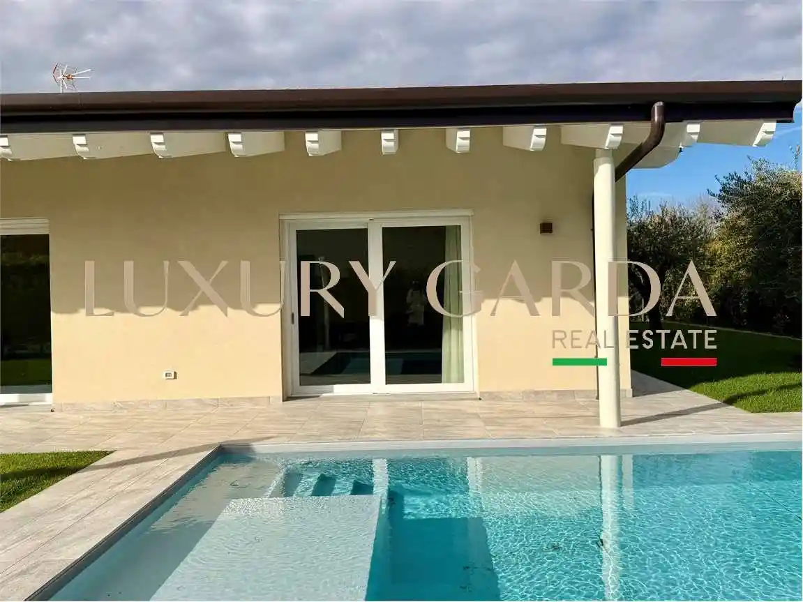 Villa in vendita a Manerba del Garda