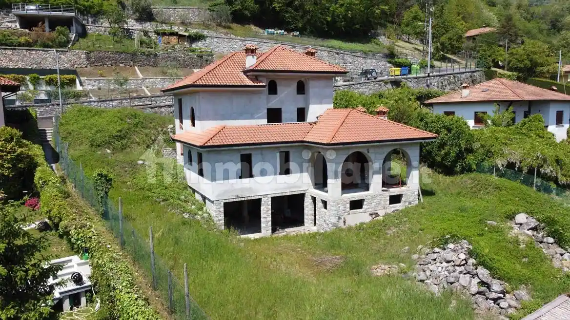 Villa in vendita a Gravedona ed Uniti