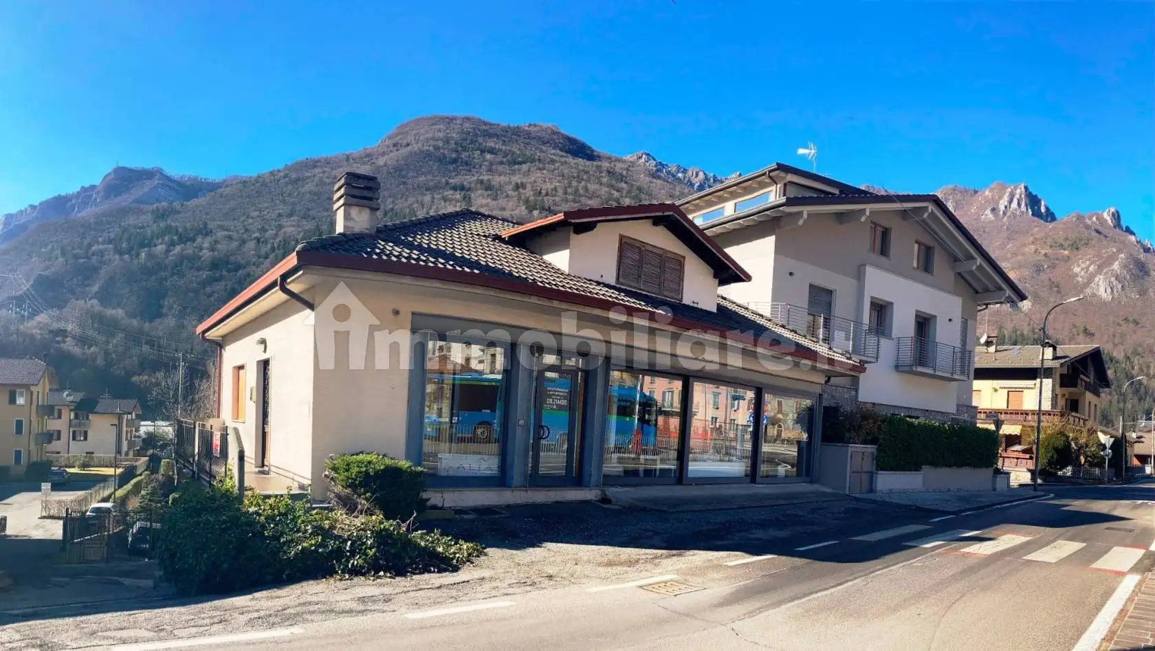 Casa indipendente in vendita a Piazza Brembana