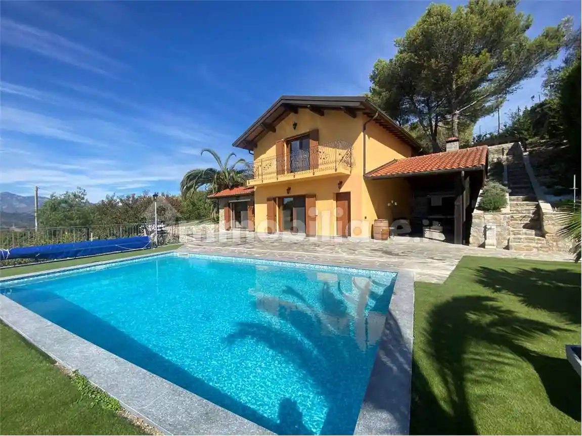 Villa in vendita a Vallebona