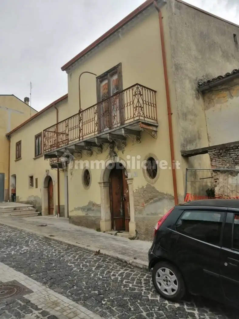 Casa indipendente in vendita a Castel Baronia